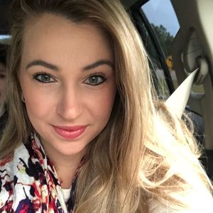 Meet your Posher, Kayla